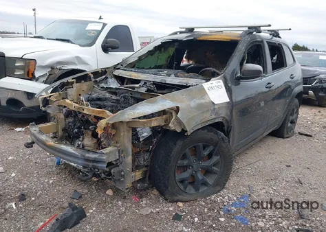 2017 Jeep Cherokee Trailhawk 4X4 z USA, uszkodzony, nr VIN 1C4PJMBS3HW664531